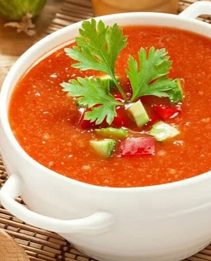 Sopa de tomate natural