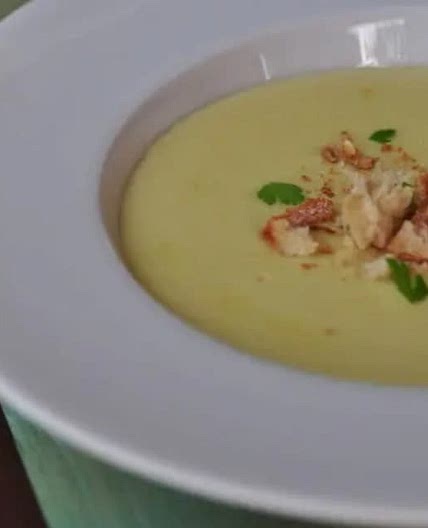 Sopa de brócoli y manzana
