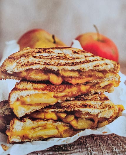 Grilled cheese sandwich with Caramelised apples