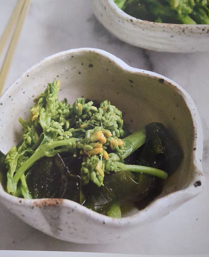 Wakame and broccoli salad