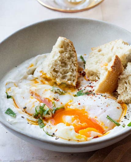 Cilbir Recipe (Turkish Eggs with Garlic Yogurt)