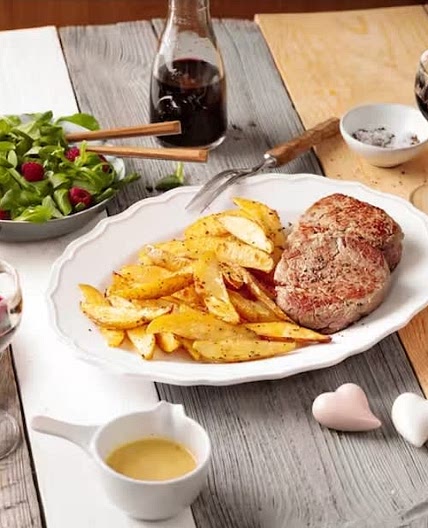 Rinderfilet mit Ofenkartoffeln und Salat