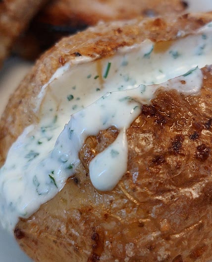Baked potatoes - Sour cream and chive sauce