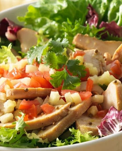 Ensalada caribeña de pollo