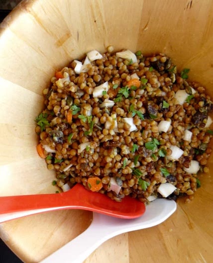 Ensalada de lentejas, pasa y menta