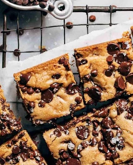 D'licious Chocolate Chip Cookie Bars (Blondies)