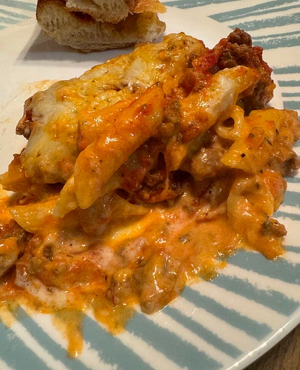 Rigattoni bake with spaghetti meat and white sauce
