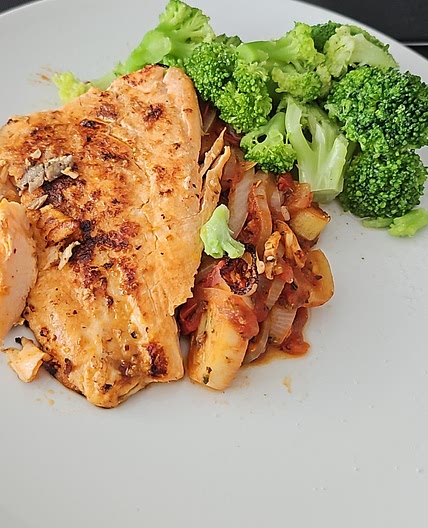 Salmon with vegetables