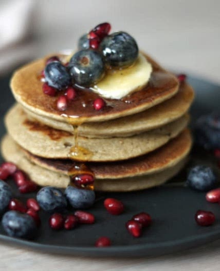 Pancakes con cebolla caramelizada y patata
