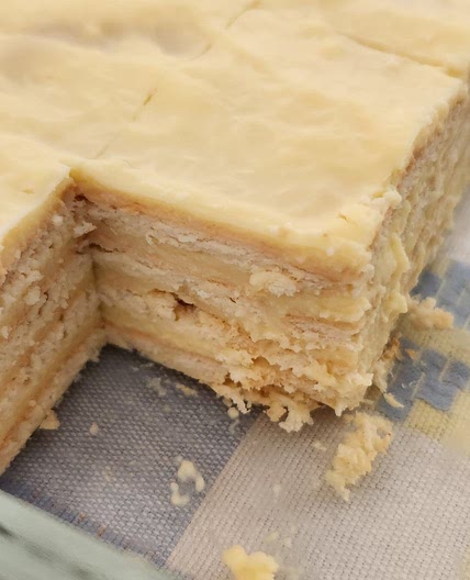 Vanilla biscuit cake