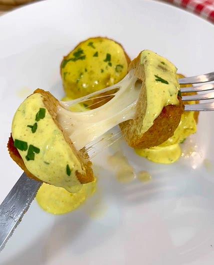 CHEESY CHICKEN MEATBALLS