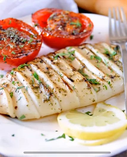 Pan-fried squid with Mediterranean tomato salad