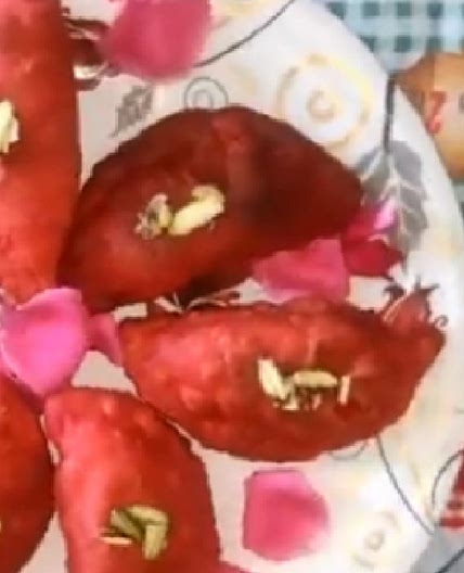 Diwali Special Strawberry Gujiya recipe by Samreen’S Dastarkhwan