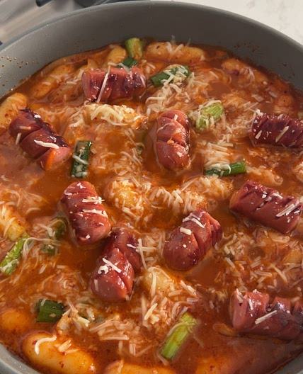 Cheesy Tteokbokki- aka Rice Cakes 