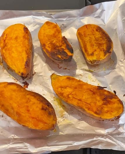 THE BEST oven roasted sweet potatoes! 😍🍠 Cre by This really isn’