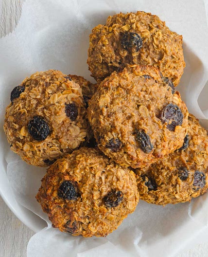 Vegan Oatmeal Raisin Cookies