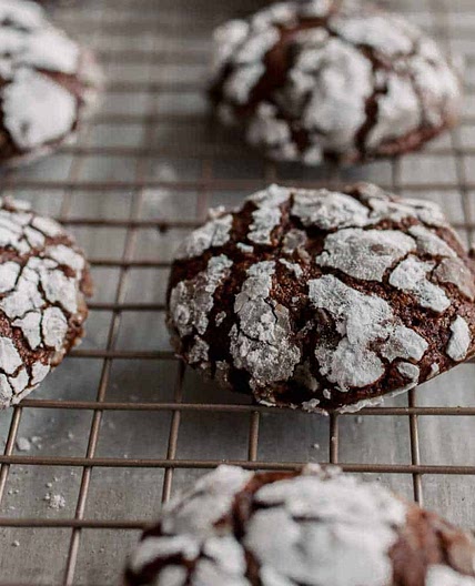 Healthy Gluten-Free Chocolate Peppermint Crackle Cookies Recipe