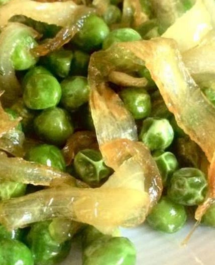 Guisantes tiernos con chalota