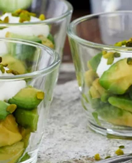 Aguacate con yogur y coriandro