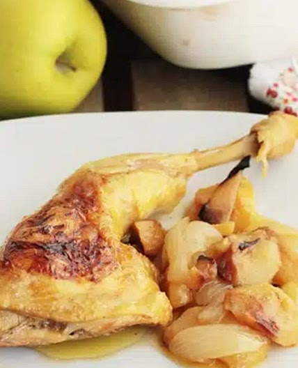 Pollo con manzana y sálvia