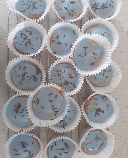 Queen cakes