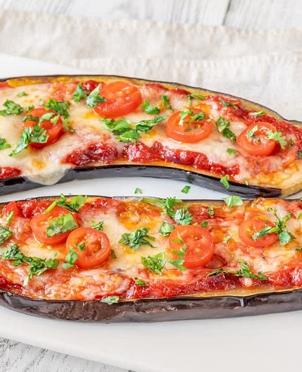 Keto Botes de berenjena rellenas con pollo