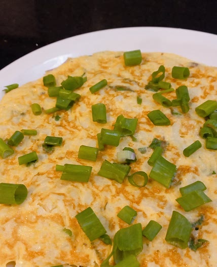 Keto Tortilla con coliflor y cebollin