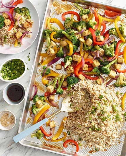 Sauté de tofu au four avec riz au sésame grillé – Bel Âge