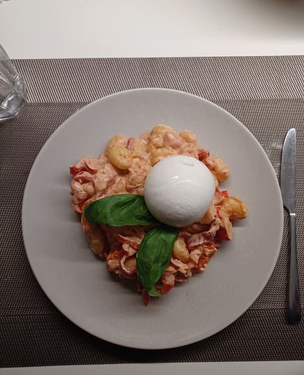Romige gnocchi met burrata
