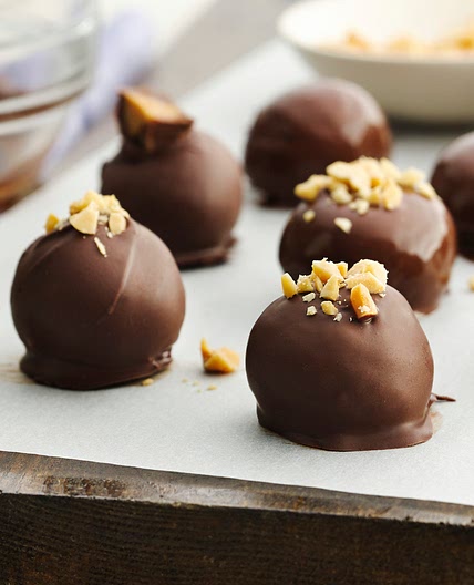 2-Ingredient Peanut Butter-Chocolate Truffles