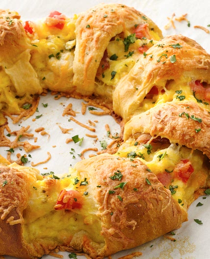 Bacon, Egg and Cheese Brunch Ring