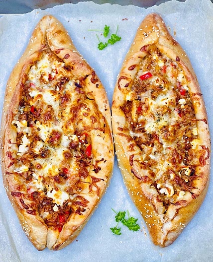 Sizzling Turkish Delight: The Perfect Pide
