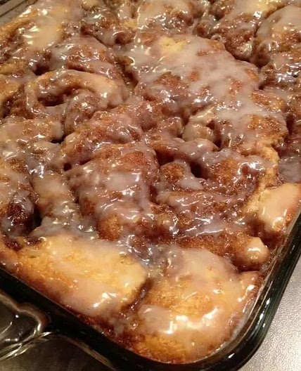 Cinnamon roll cake 