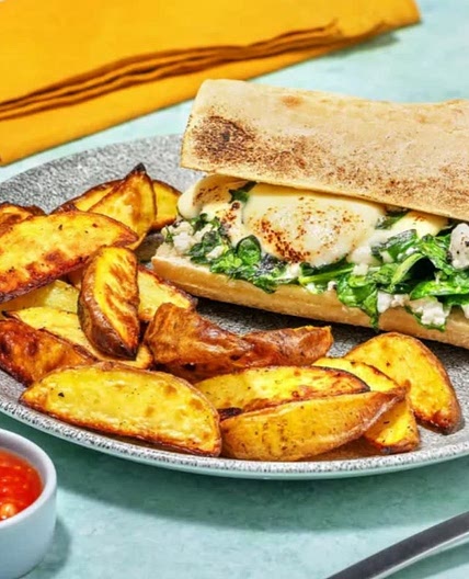 Cheesy Spinach Melt mit knusprigen Kartoffelspalten