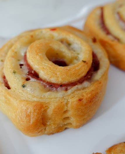 3-Ingredient Spicy Salami and Jalapeño Havarti Cheese Pinwheels