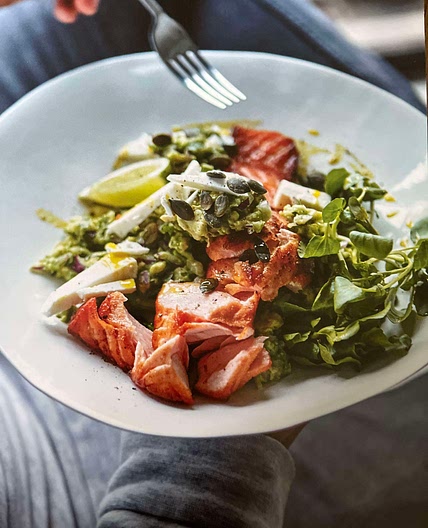 Grilled salmon and avocado 