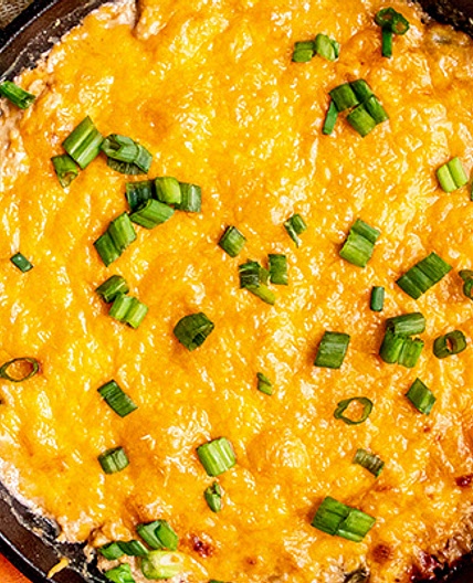 Light & Creamy Sriracha Chicken Dip