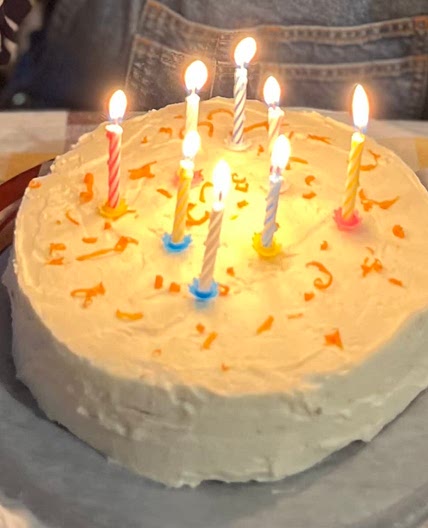 Torta all’arancia e cardamomo con panna 