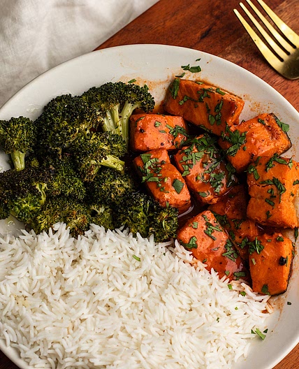 Spicy Maple Salmon Bites with Broccoli