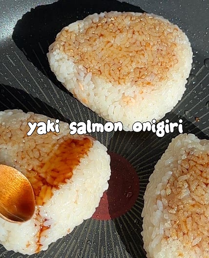 Yaki salmon onigiri