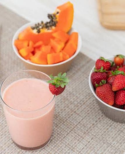 Yogurt Griego con Papaya y fresa