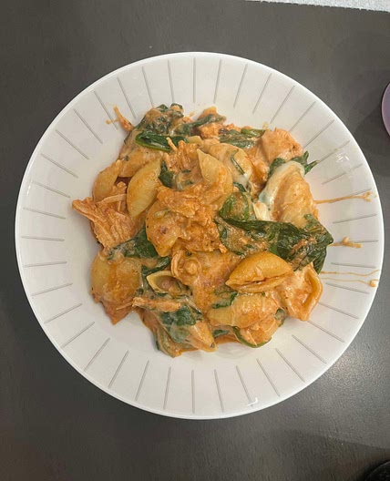 Crockpot Creamy Alfredo Spinach Chicken Pasta
