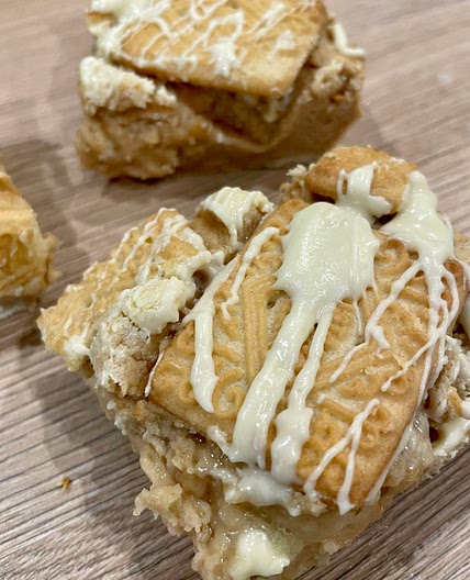 Custard Cream Protein Blondies