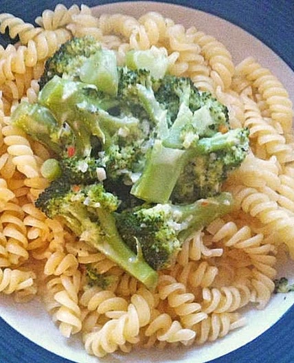Nudeln mit Brokkoli Käsesauce