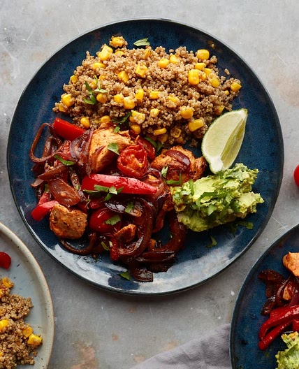 Chicken fajitas & quinoa bowl with guacamole