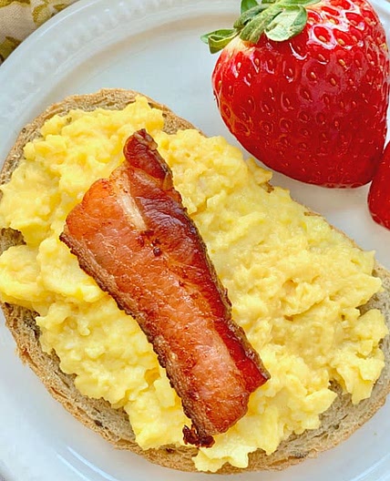 Scrambled eggs, turkey bacon, toast and raspberries