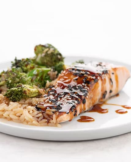 Teriyaki salmon with rice and broccoli