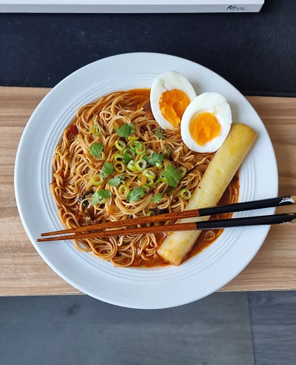 Chilli sriracha noodles