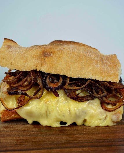 Raclette Hähnchen Sandwich