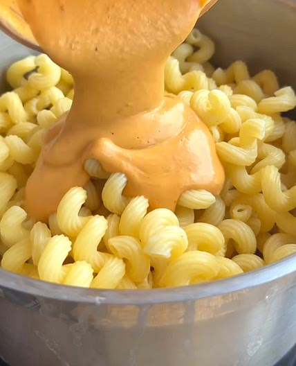 Vegan Harissa Pumpkin Mac